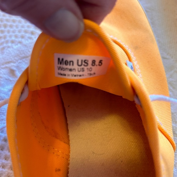 Vans - Picture 4 of 5